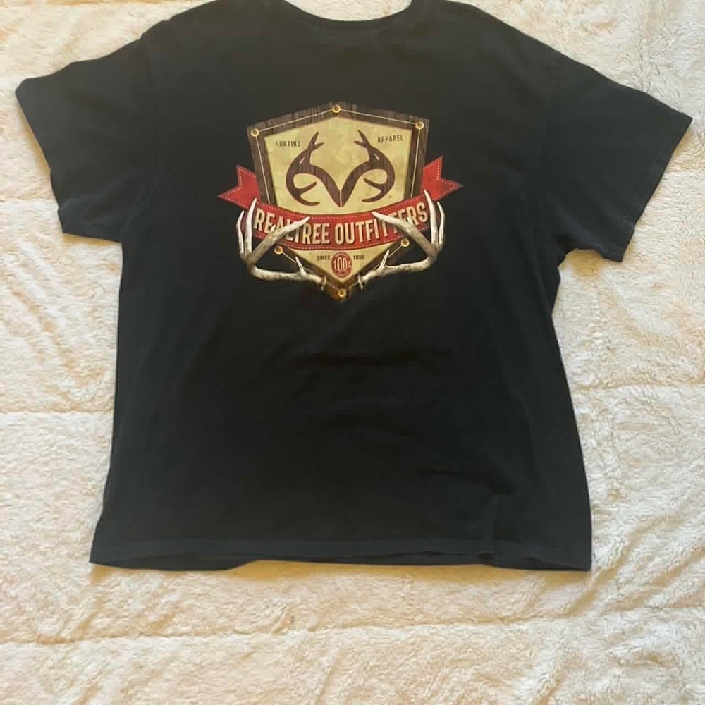 Realtree Men's Black T-shirt